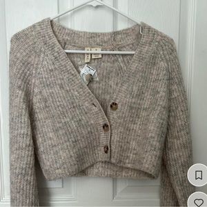 Tilly’s women’s cropped sweater/ Brand new never warn